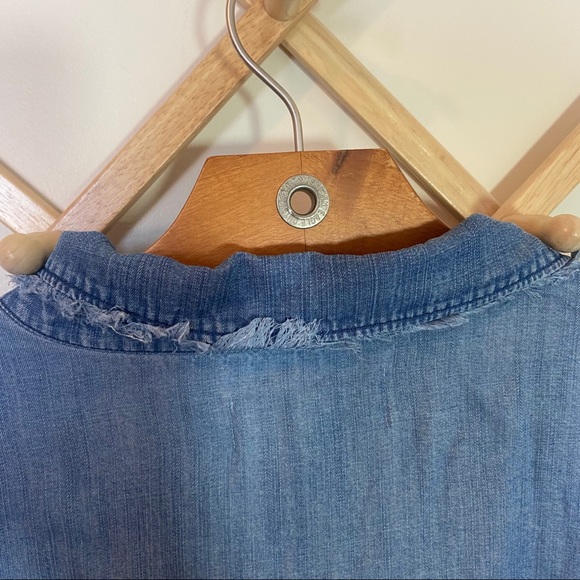 Cloth & Stone | Chambray Ruffled Top D254 - Picture 6 of 13